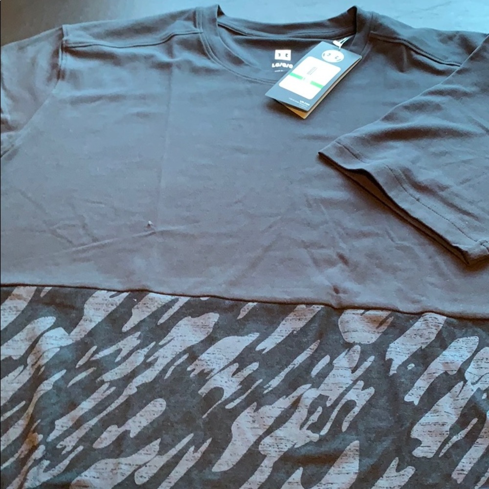 Under Armour athletic tee shirt size large NWT